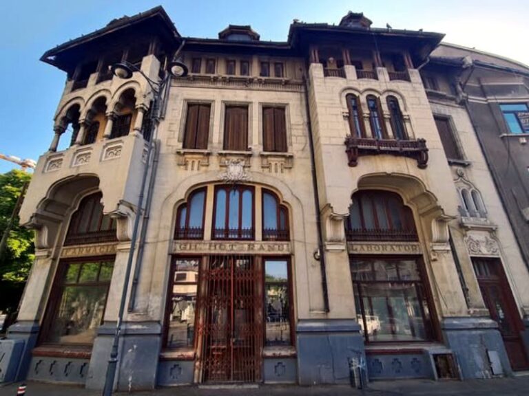 Cea mai veche farmacie din București, găzduită de Casa „Gheorghe Hotăranu”, va fi restaurată și deschisă publicului Cea mai veche farmacie din Bucuresti, gazduita de Casa Gheorghe Hotaranu, va fi restaurata si deschisa publicului