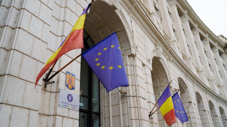Romanii invitati sa împrumute statul randamente atractive în programul TEZAUR